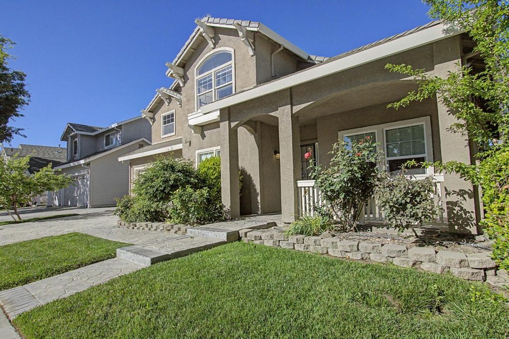 Photo of 1753 Mills, Los Banos, CA 93635 (MLS # ML82040648)