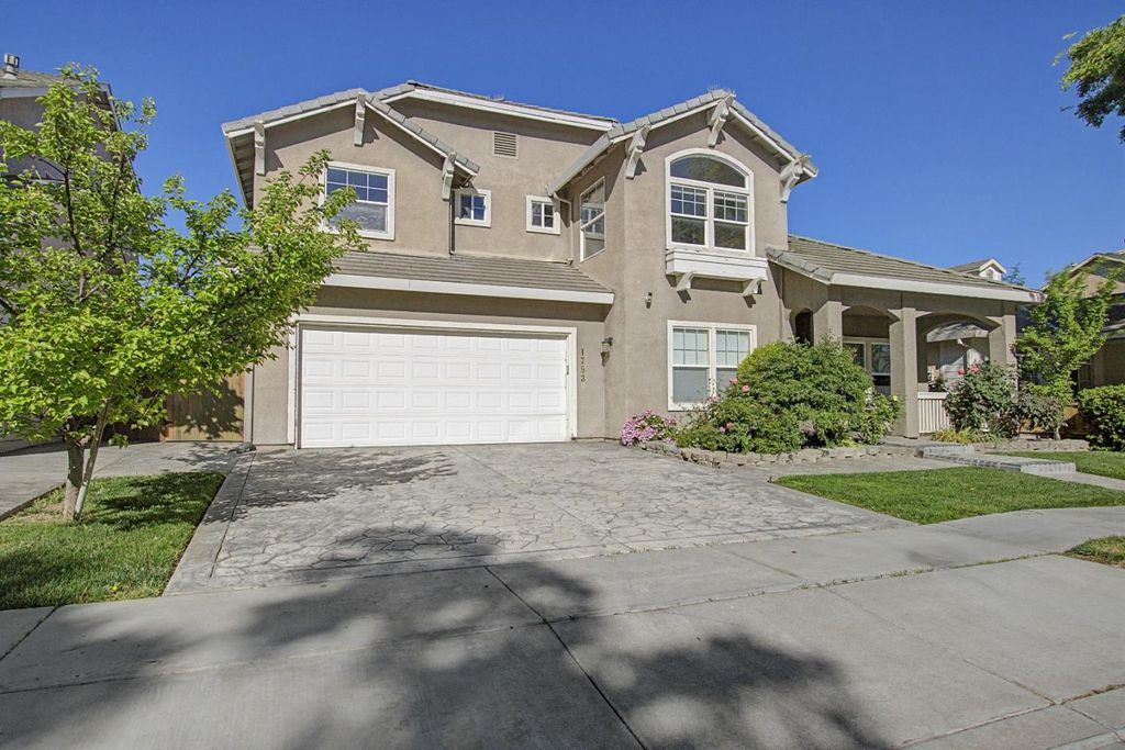 Photo of 1753 Mills, Los Banos, CA 93635 (MLS # ML82040648)