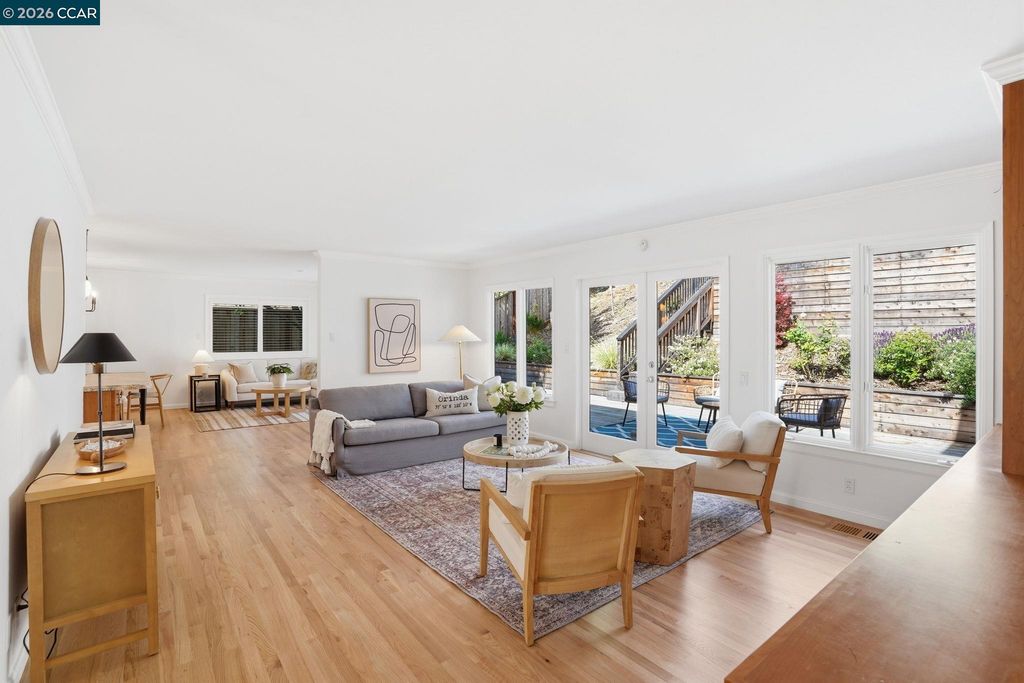 Photo of 27 Whitehall Dr, Orinda, CA 94563 (MLS # 41127907)