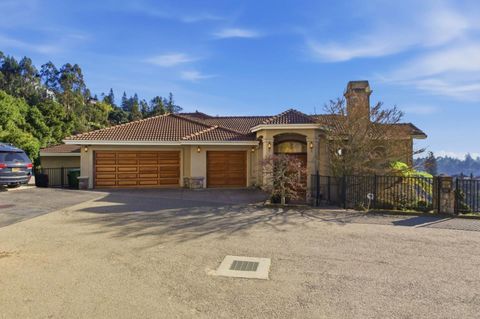 Photo of 6357 Fairlane Drive, Oakland, CA 94611 (MLS # ML82034062)