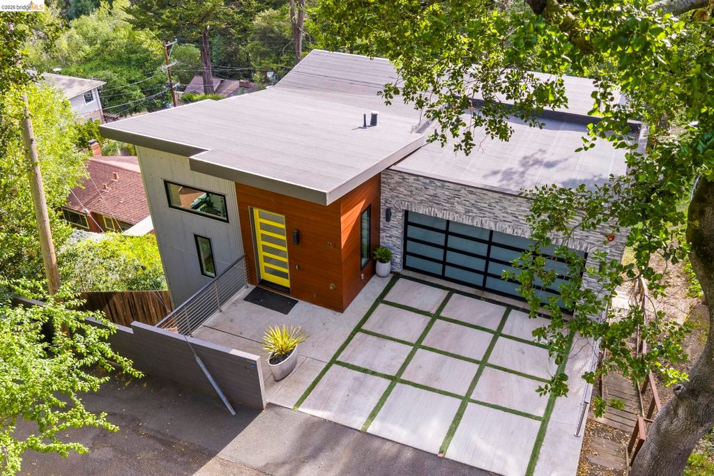 Photo of 45 Homeglen Ln, Oakland, CA 94611 (MLS # 41129190)