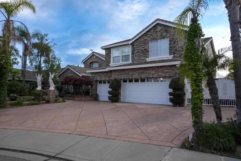 Photo of 5230 E Henderson Ct, Antioch, CA 94531 (MLS # 41128848)
