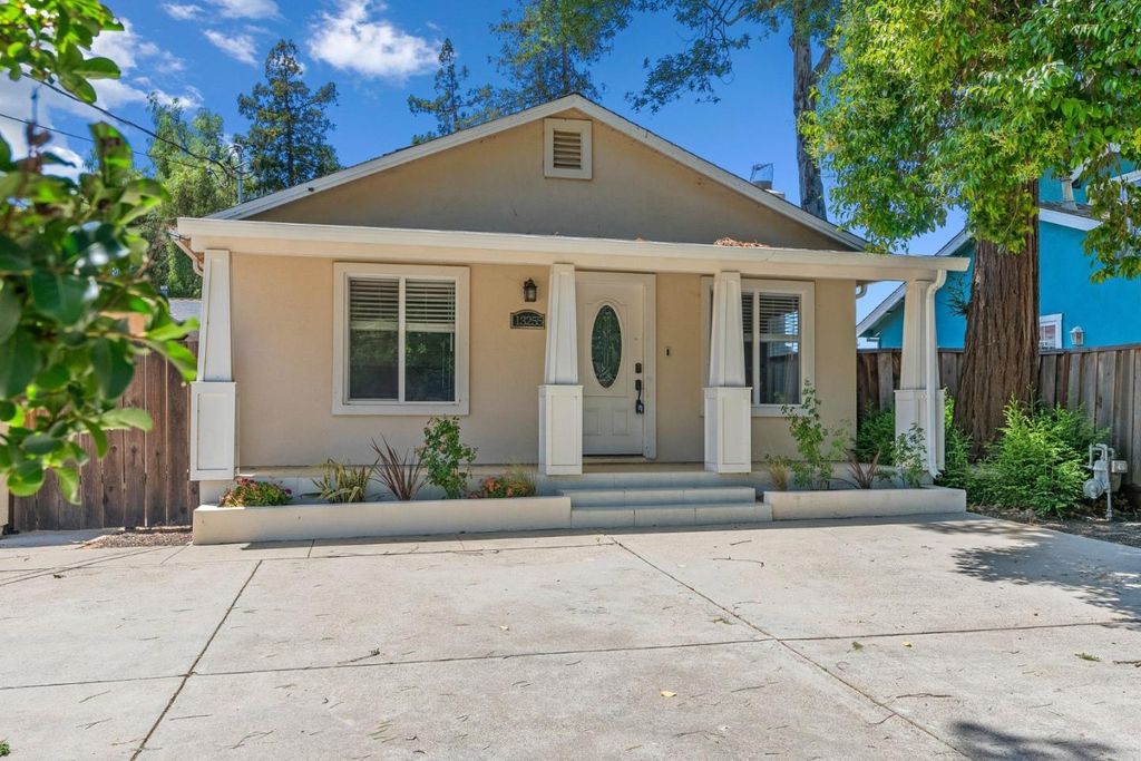 Photo of 13255 Lincoln Avenue, San Martin, CA 95046 (MLS # ML82047996)