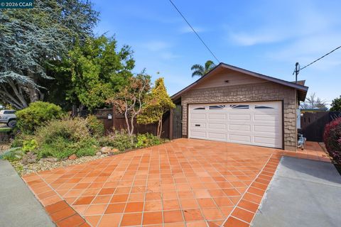 Photo of 16132 Via Catherine, San Lorenzo, CA 94580 (MLS # 41122894)