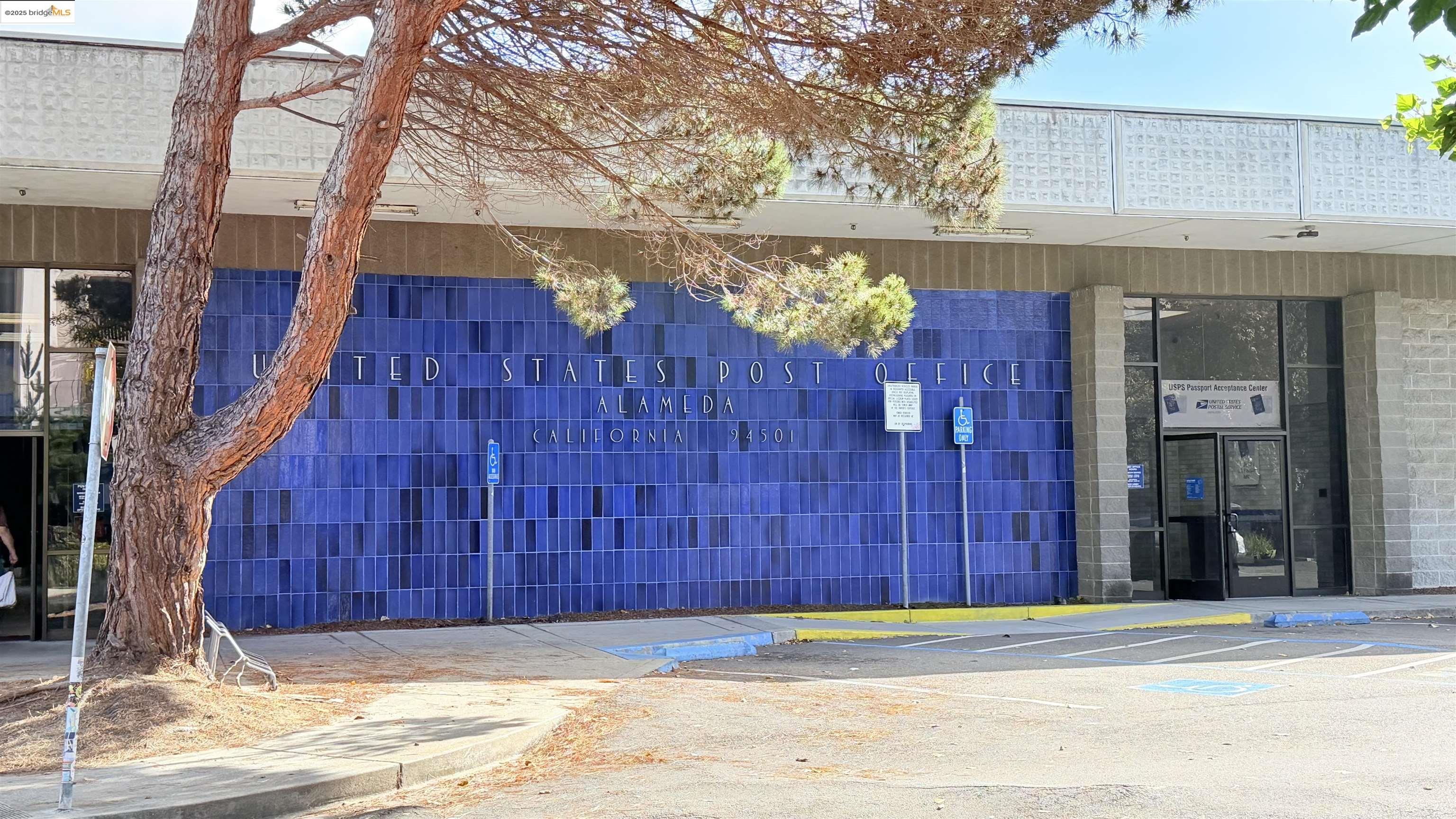 Alameda, California 94501, United States, 2 Bedrooms Bedrooms, ,2 BathroomsBathrooms,Residential,Active,243724