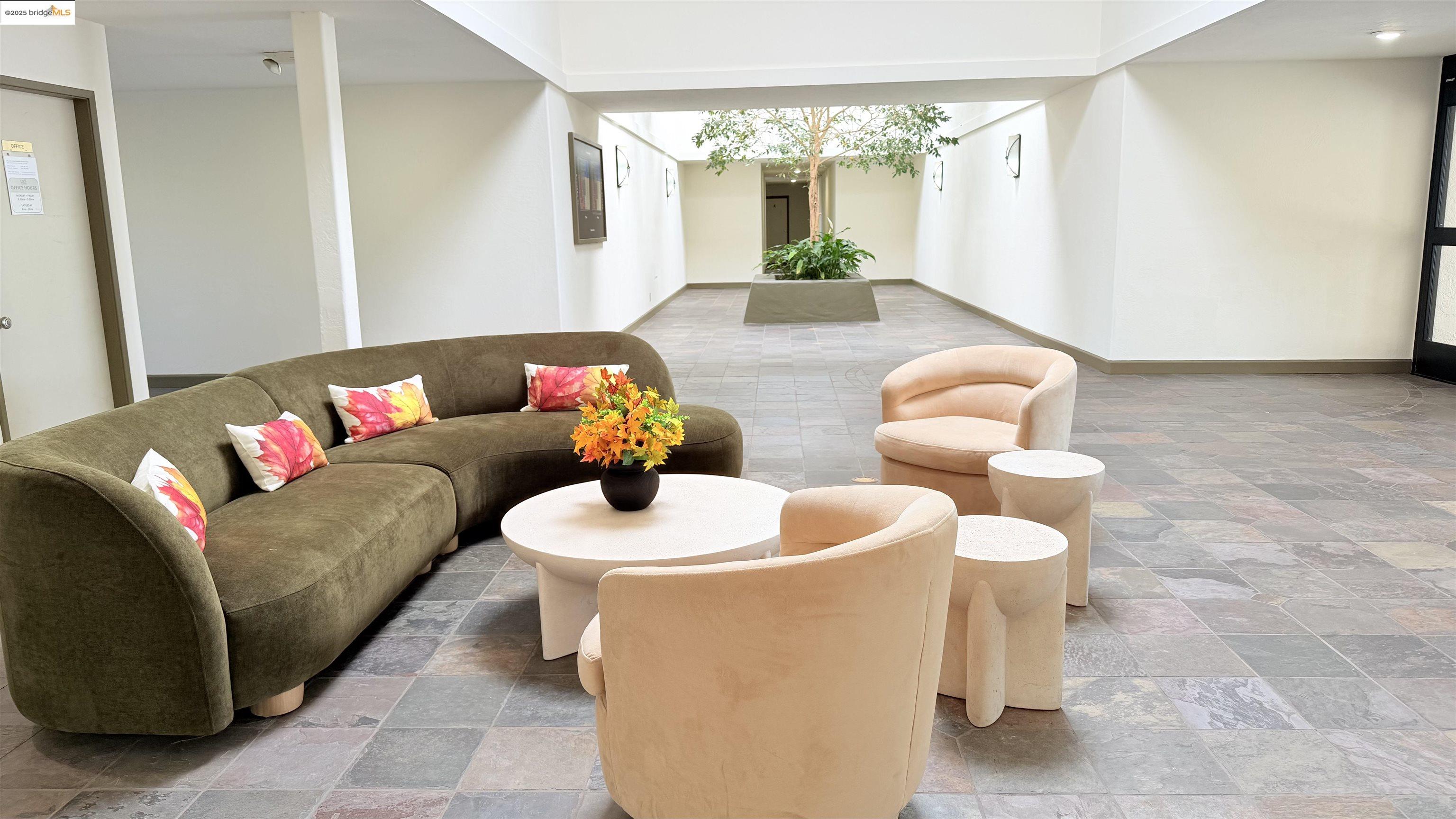 Alameda, California 94501, United States, 2 Bedrooms Bedrooms, ,2 BathroomsBathrooms,Residential,Active,243724