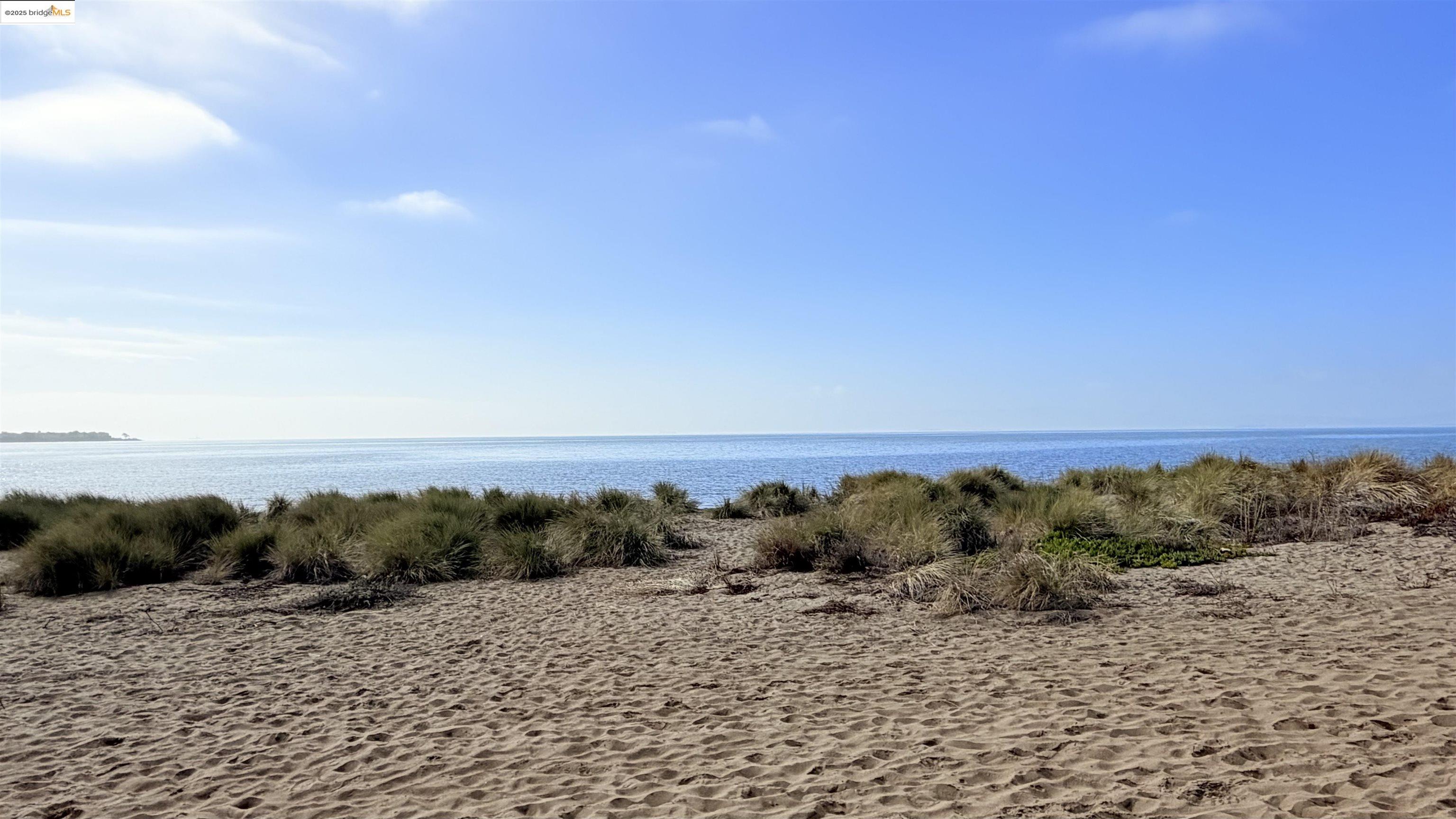 Alameda, California 94501, United States, 2 Bedrooms Bedrooms, ,2 BathroomsBathrooms,Residential,Active,243724