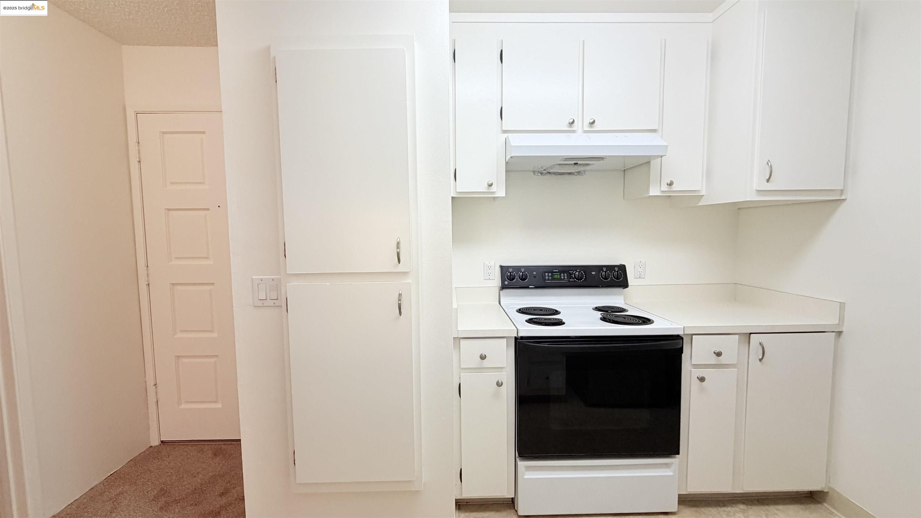 Alameda, California 94501, United States, 2 Bedrooms Bedrooms, ,2 BathroomsBathrooms,Residential,Active,243724