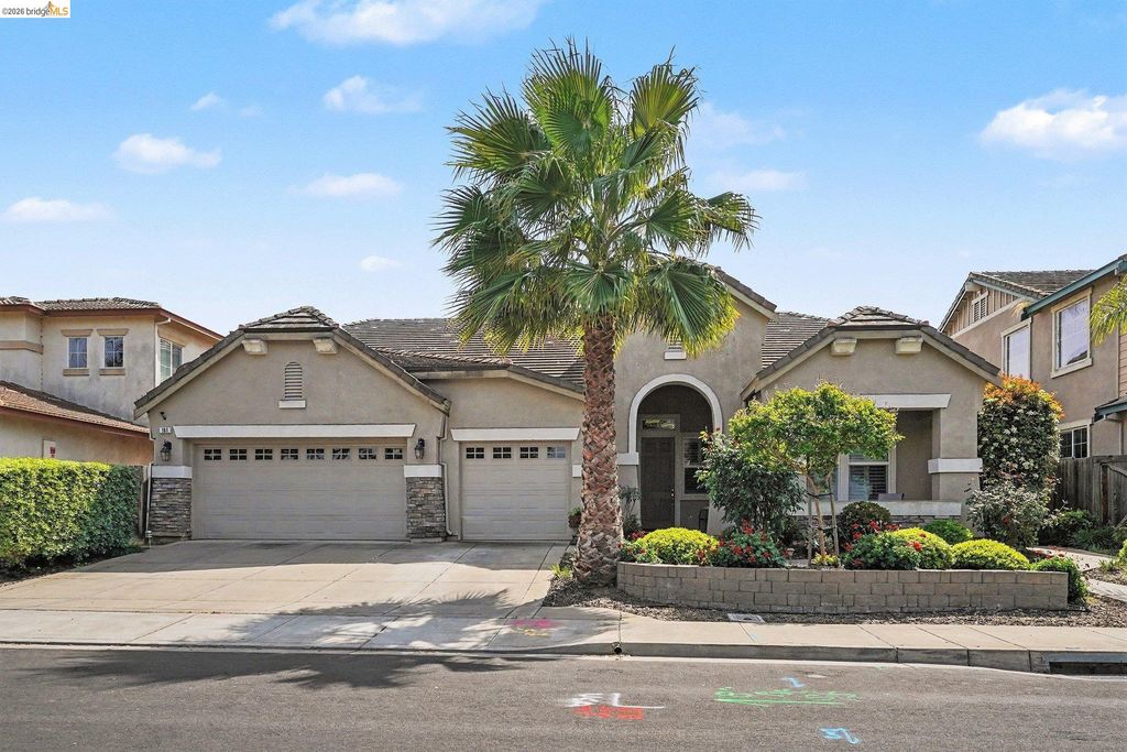 Photo of 161 Monet Dr, Oakley, CA 94561 (MLS # 41126439)