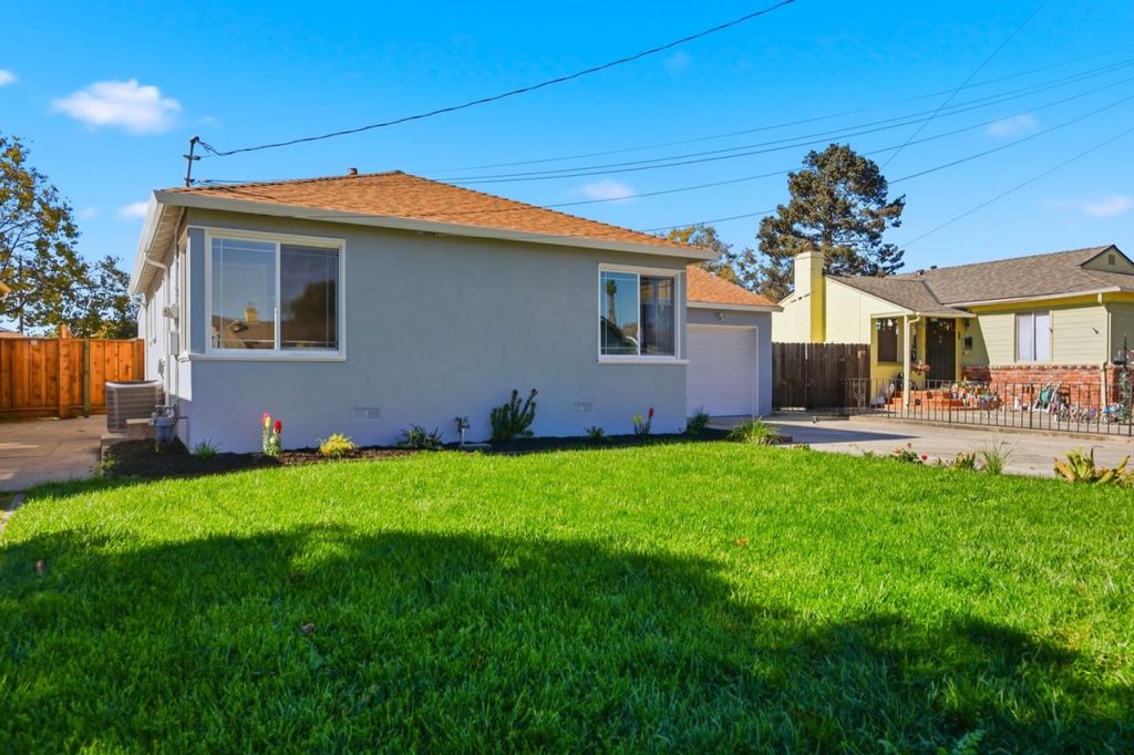 Photo of 15881 Paseo Largavista, San Lorenzo, CA 94580 (MLS # ML82026178)