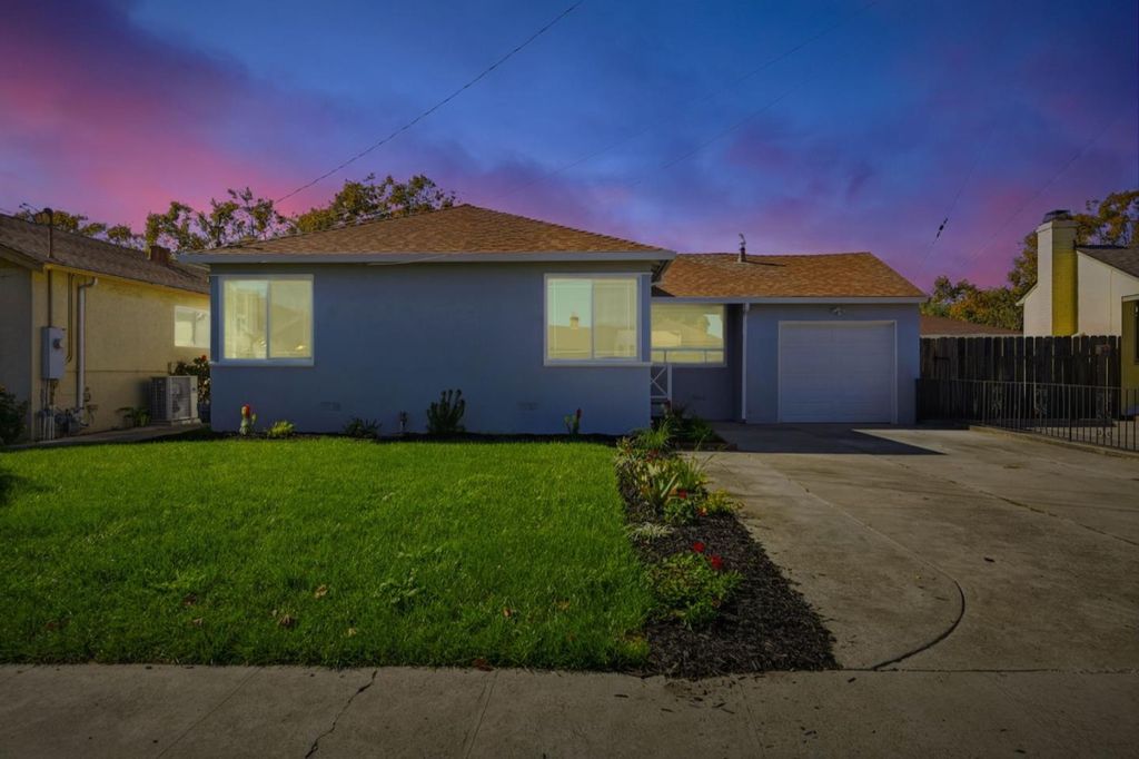 Photo of 15881 Paseo Largavista, San Lorenzo, CA 94580 (MLS # ML82026178)