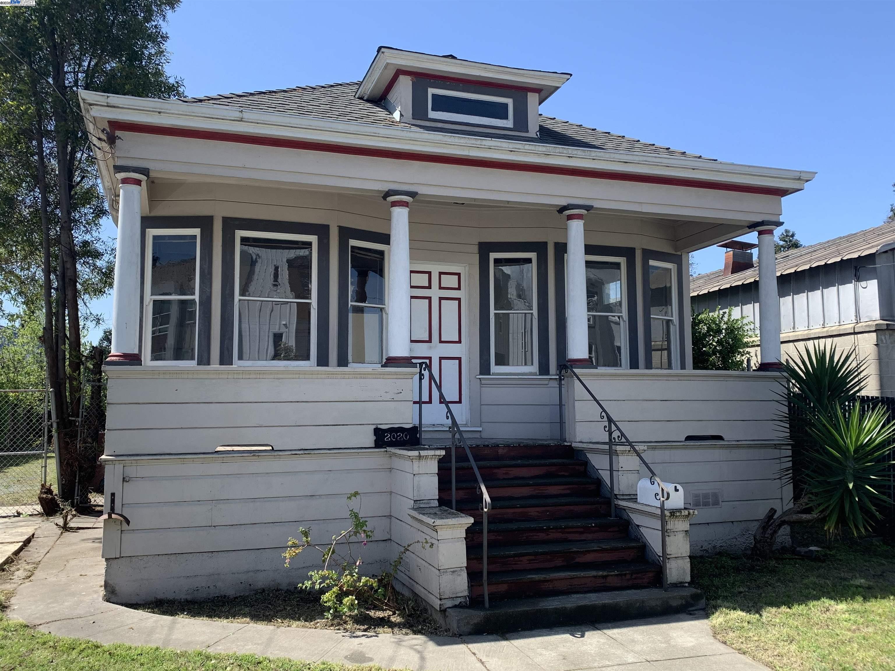 Alameda, California 94501, United States, 2 Bedrooms Bedrooms, ,1 BathroomBathrooms,Residential,Pending,102736