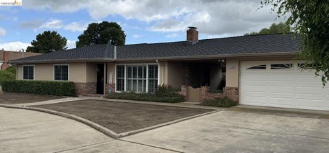 Photo of 4586 Rose Ave, Oakley, CA 94561 (MLS # 41132936)