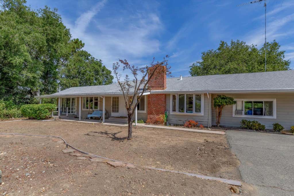 Photo of 20615 LEONARD Road, Saratoga, CA 95070 (MLS # ML82057378)