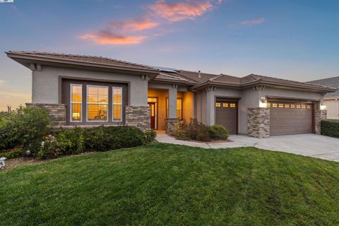 Photo of 1507 Bismarck Ln, Brentwood, CA 94513 (MLS # 41119634)
