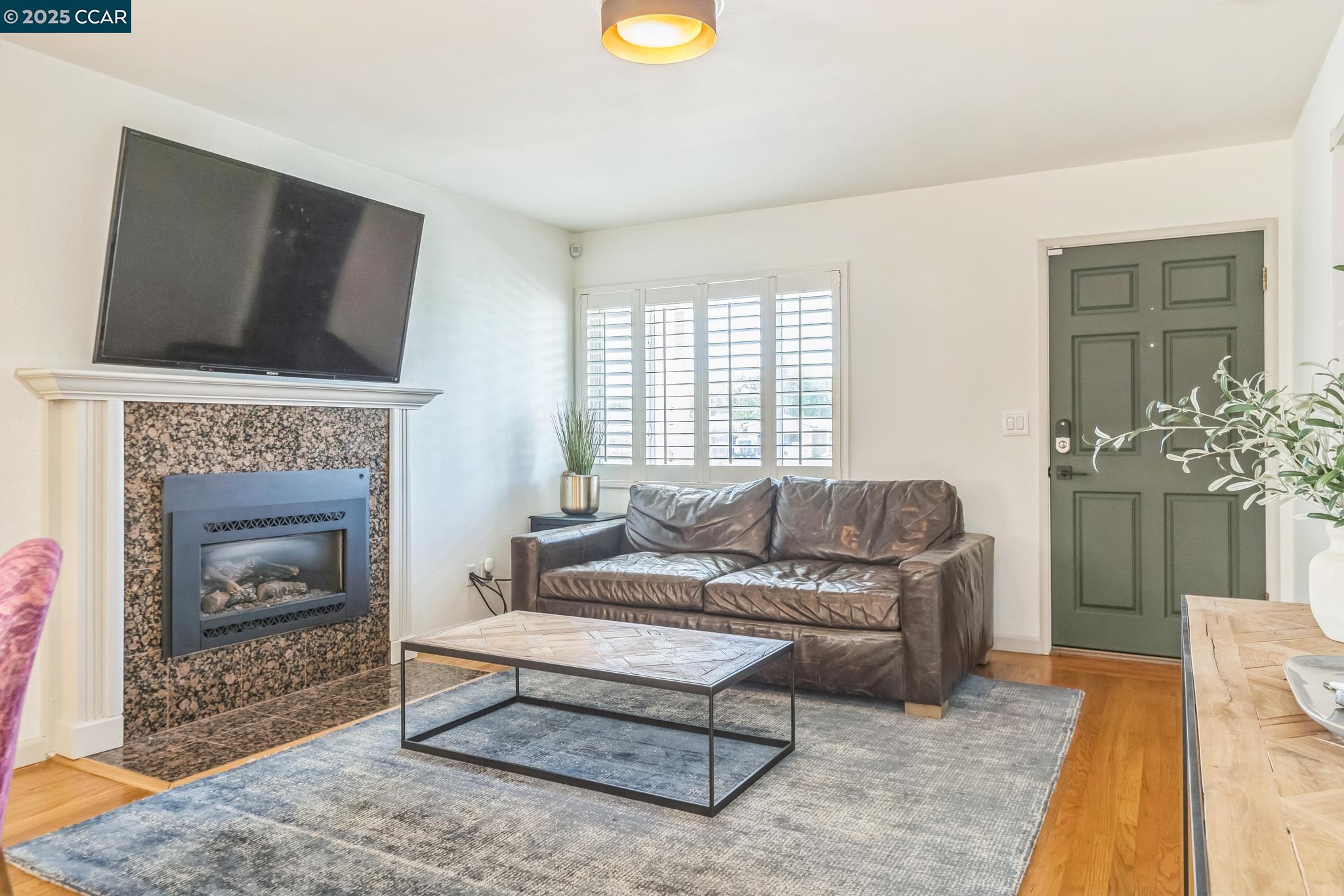 3807 Santa Clara Way