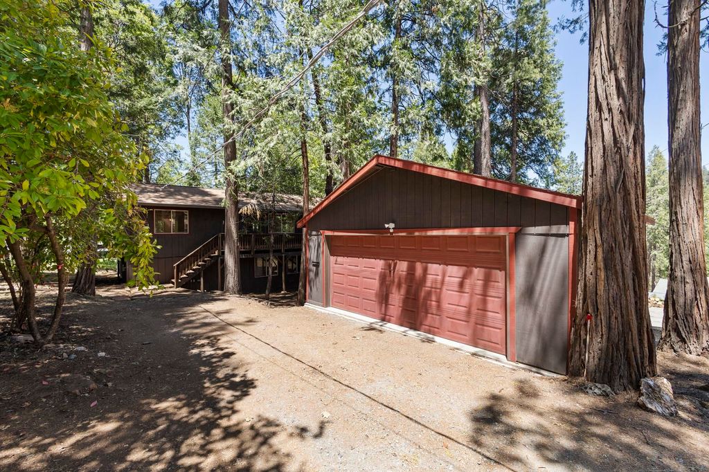 Photo of 17787 Lucky Strike Trail, Sonora, CA 95370 (MLS # 41120347)