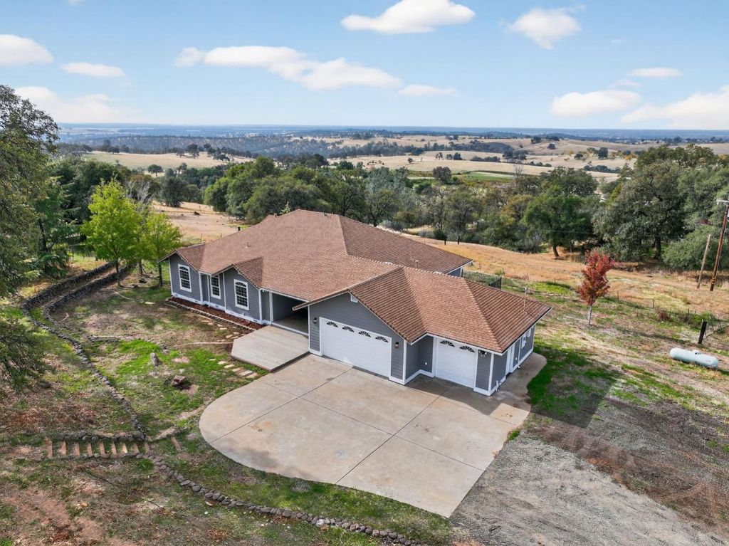 Photo of 35 Blazeford Gulch, Oroville, CA 95966 (MLS # ML82026139)