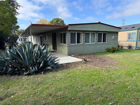 Photo of 319 Winnipeg Green, Fremont, CA 94538 (MLS # 41118889)