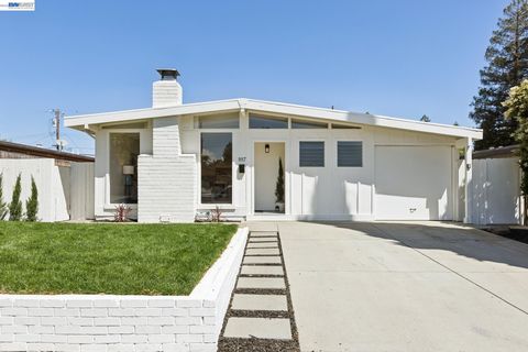 Photo of 1117 Poinciana Dr, Sunnyvale, CA 94086 (MLS # 41132820)