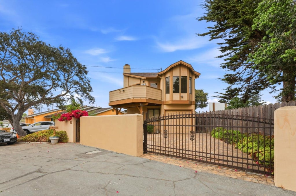Photo of 411 Estrella Avenue, Monterey, CA 93940 (MLS # ML82060259)