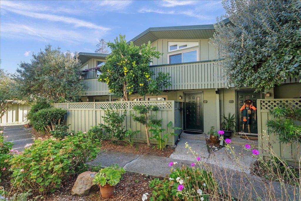 Photo of 278 Monroe Drive #17, Mountain View, CA 94040 (MLS # ML82026220)