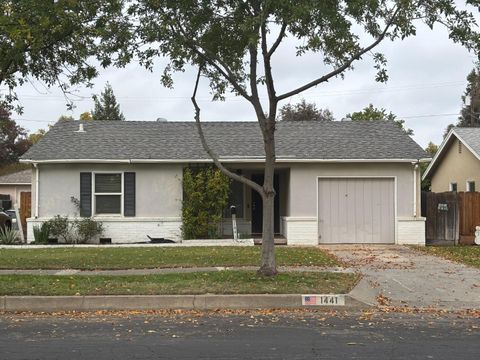Photo of 1441 W 20th Street, Merced, CA 95340 (MLS # ML82028709)