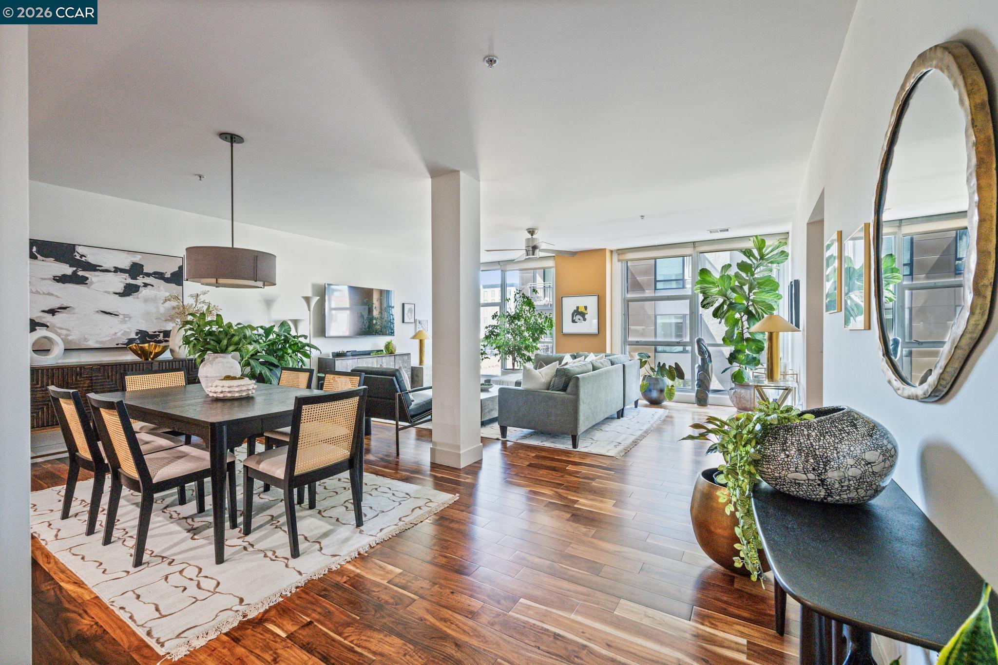 438 W Grand Ave