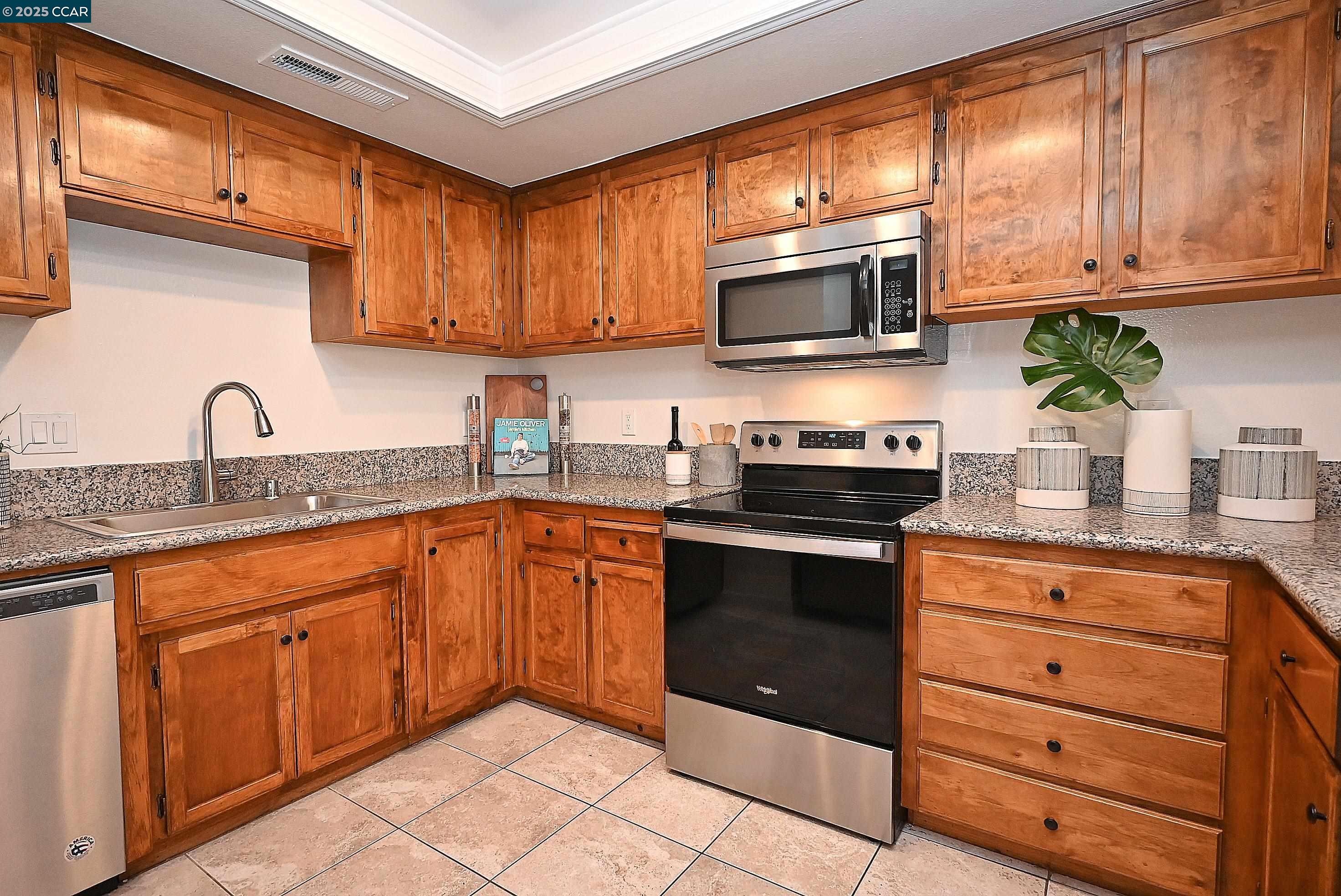 Martinez, California 94553, United States, 3 Bedrooms Bedrooms, ,3 BathroomsBathrooms,Residential,Active,193421