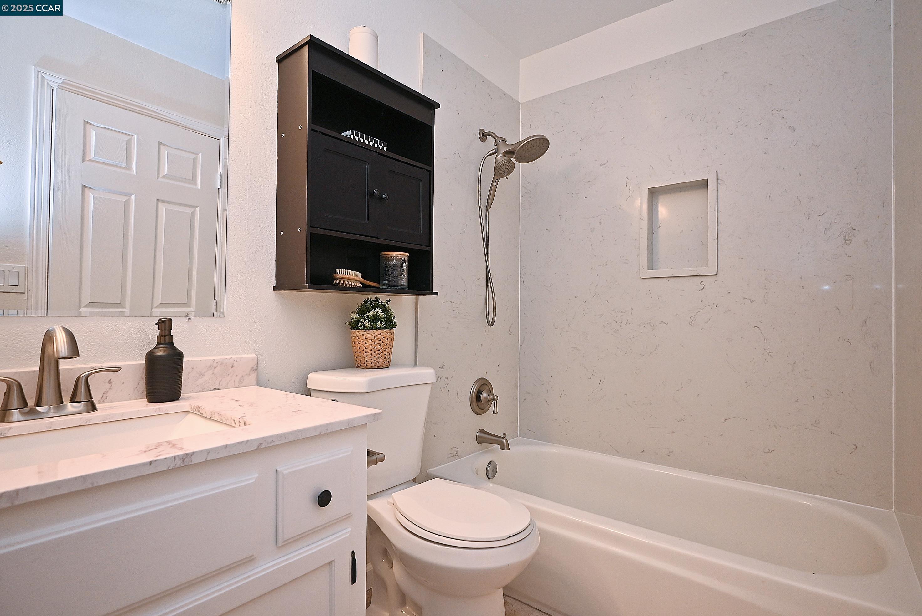 Martinez, California 94553, United States, 3 Bedrooms Bedrooms, ,3 BathroomsBathrooms,Residential,Active,193421