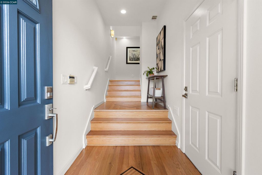 Photo of 49 Starview Dr, Oakland, CA 94618 (MLS # 41129095)