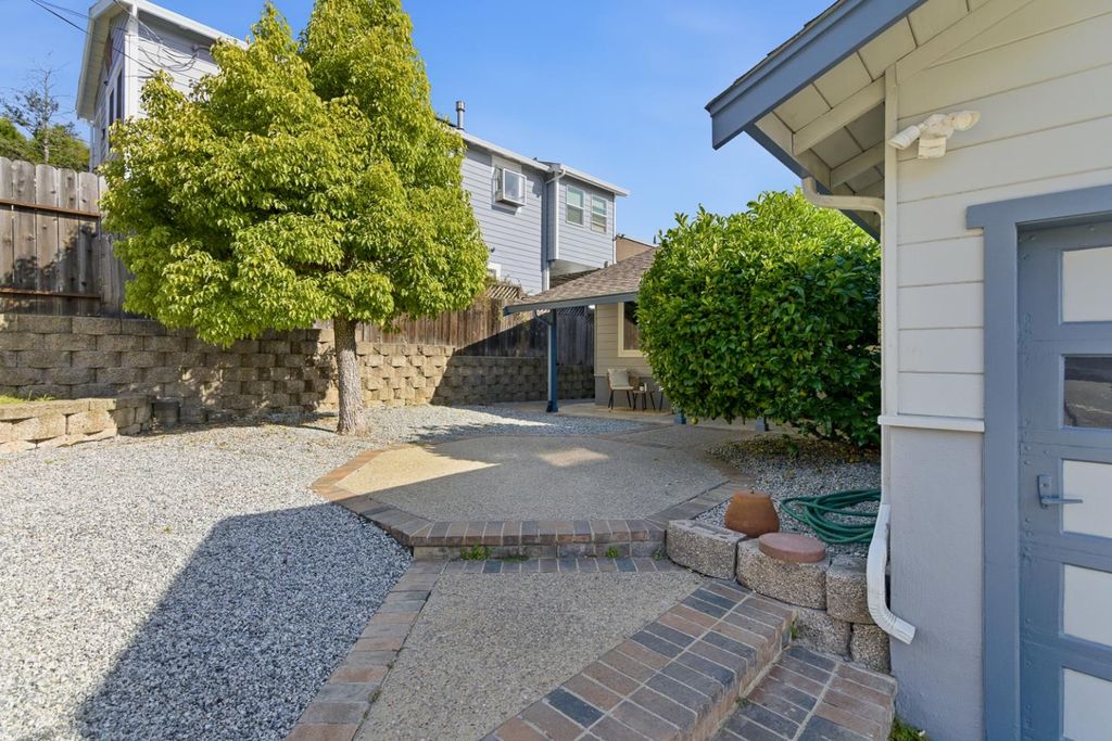 Photo of 484 Monterey Street, Brisbane, CA 94005 (MLS # ML82048137)