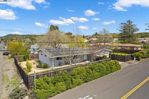 Photo of 1002 Wyatt Ave, Napa, CA 94559 (MLS # 41119030)