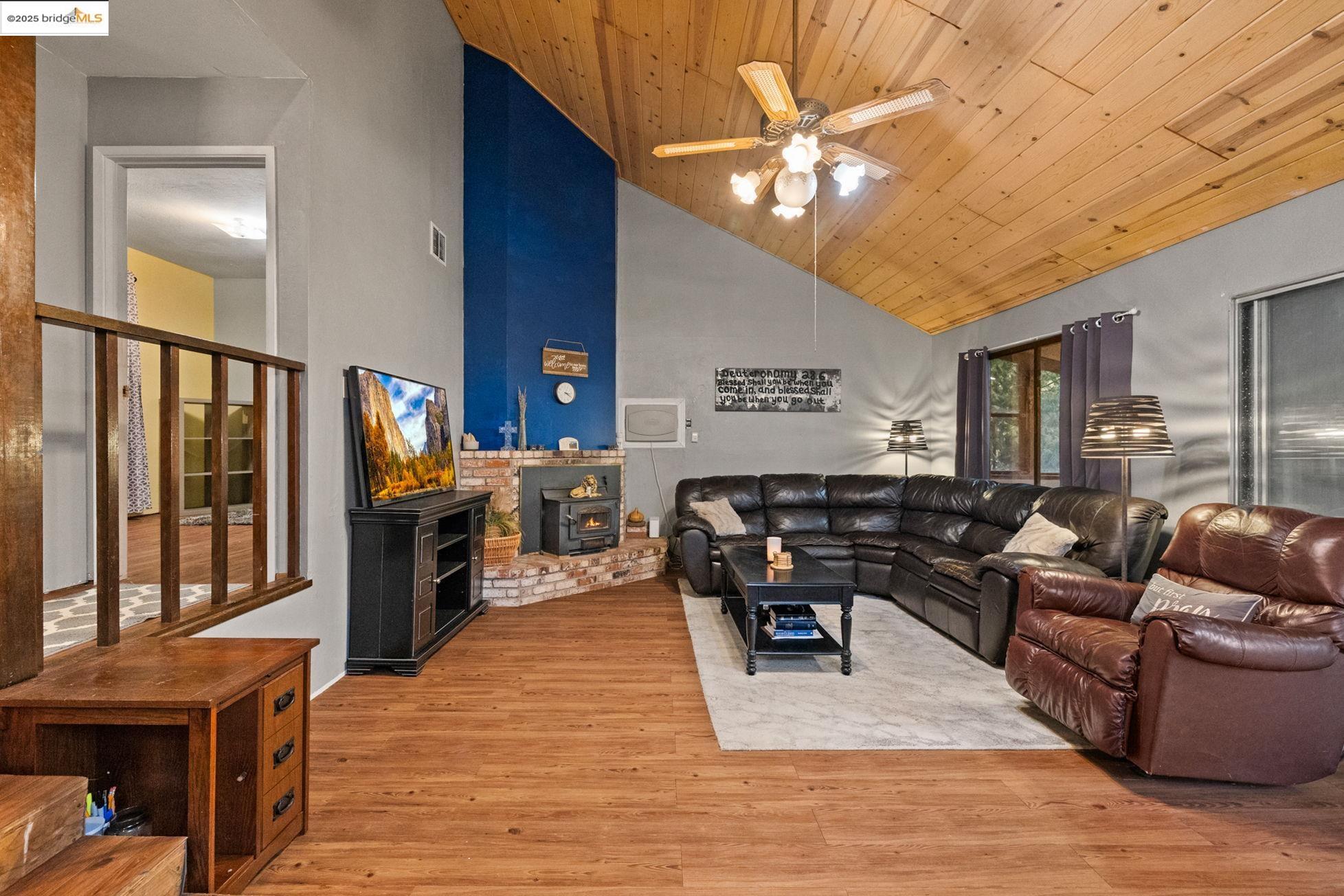 Twain Harte, California 95383, United States, 4 Bedrooms Bedrooms, ,3 BathroomsBathrooms,Residential,Active,240283