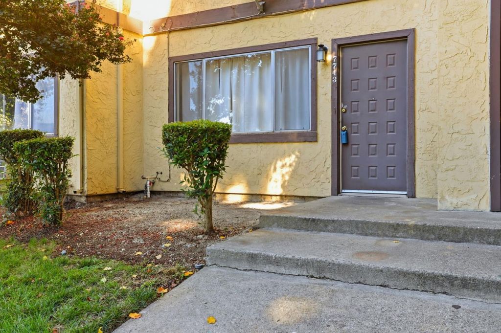 Photo of 7743 Chestnut Street, Gilroy, CA 95020 (MLS # ML82026154)