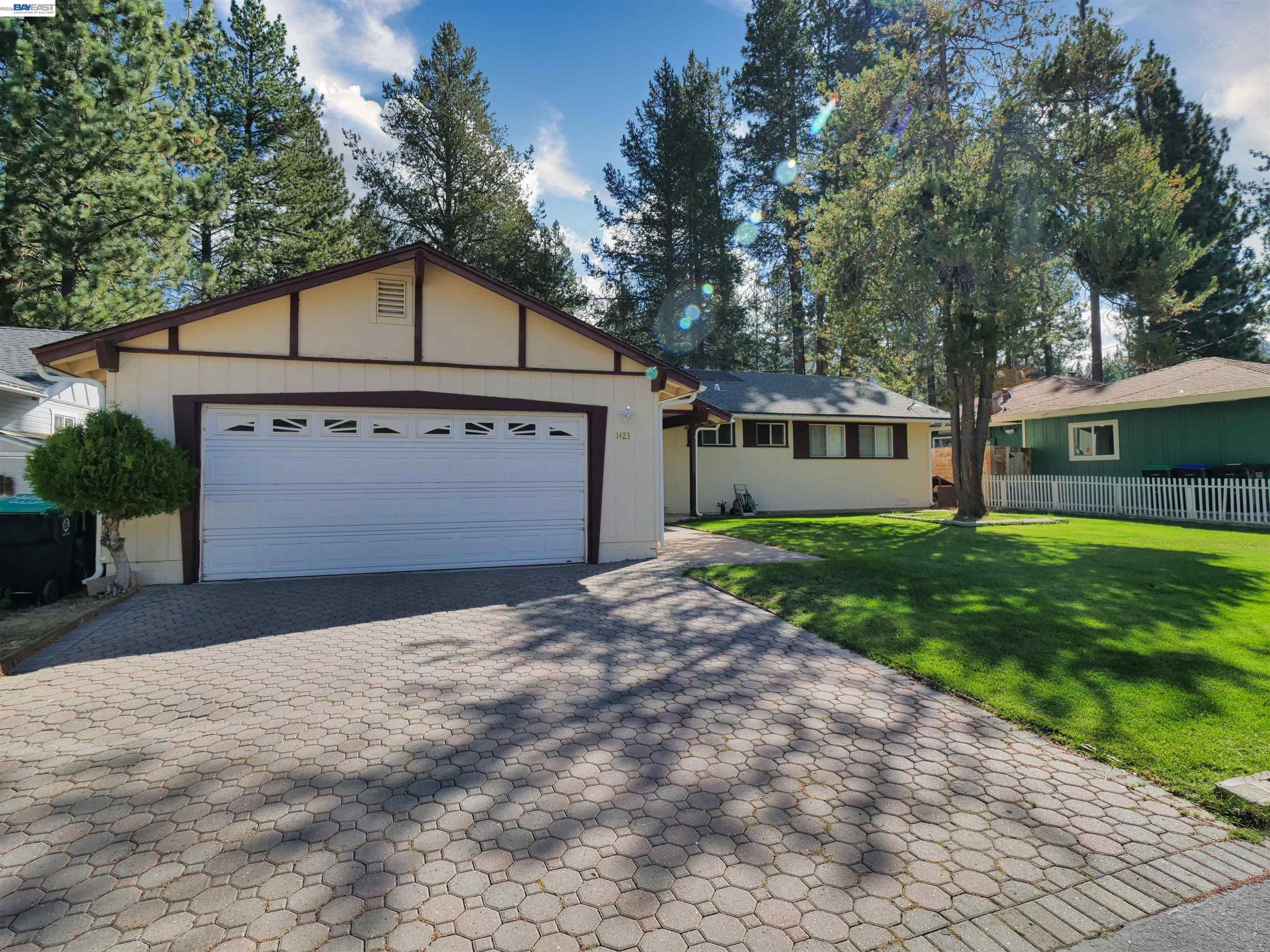 1423 Rancho Way