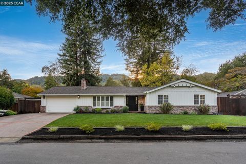 Photo of 115 Camino Encanto, Danville, CA 94526 (MLS # 41117822)