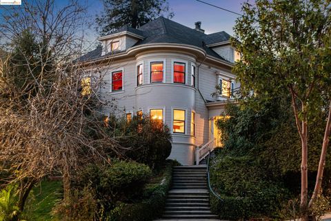 2049 10th AVE Oakland CA 94606