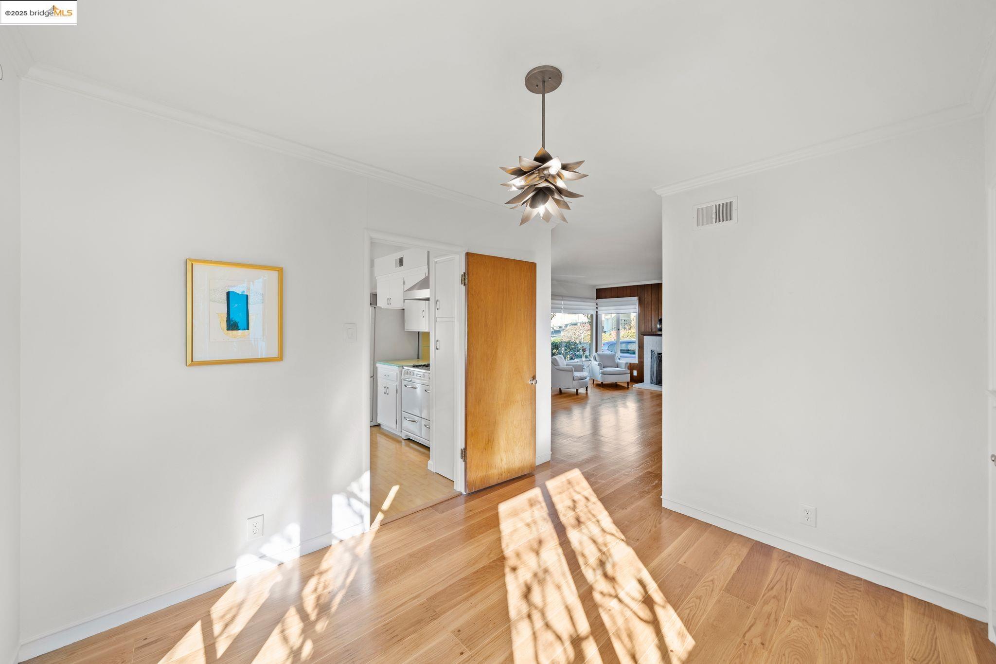 Oakland, California 94619, United States, 3 Bedrooms Bedrooms, ,1 BathroomBathrooms,Residential,Pending,15497