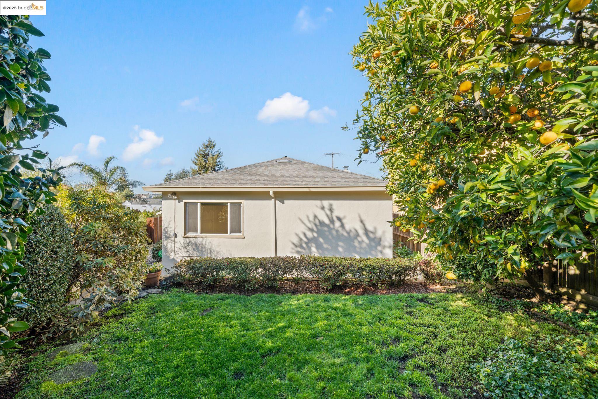 Oakland, California 94619, United States, 3 Bedrooms Bedrooms, ,1 BathroomBathrooms,Residential,Pending,15497