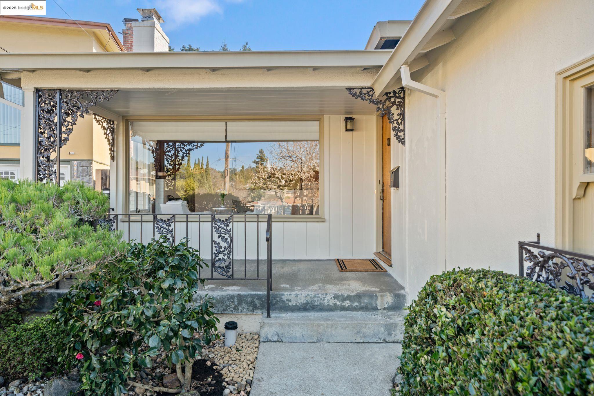 Oakland, California 94619, United States, 3 Bedrooms Bedrooms, ,1 BathroomBathrooms,Residential,Pending,15497