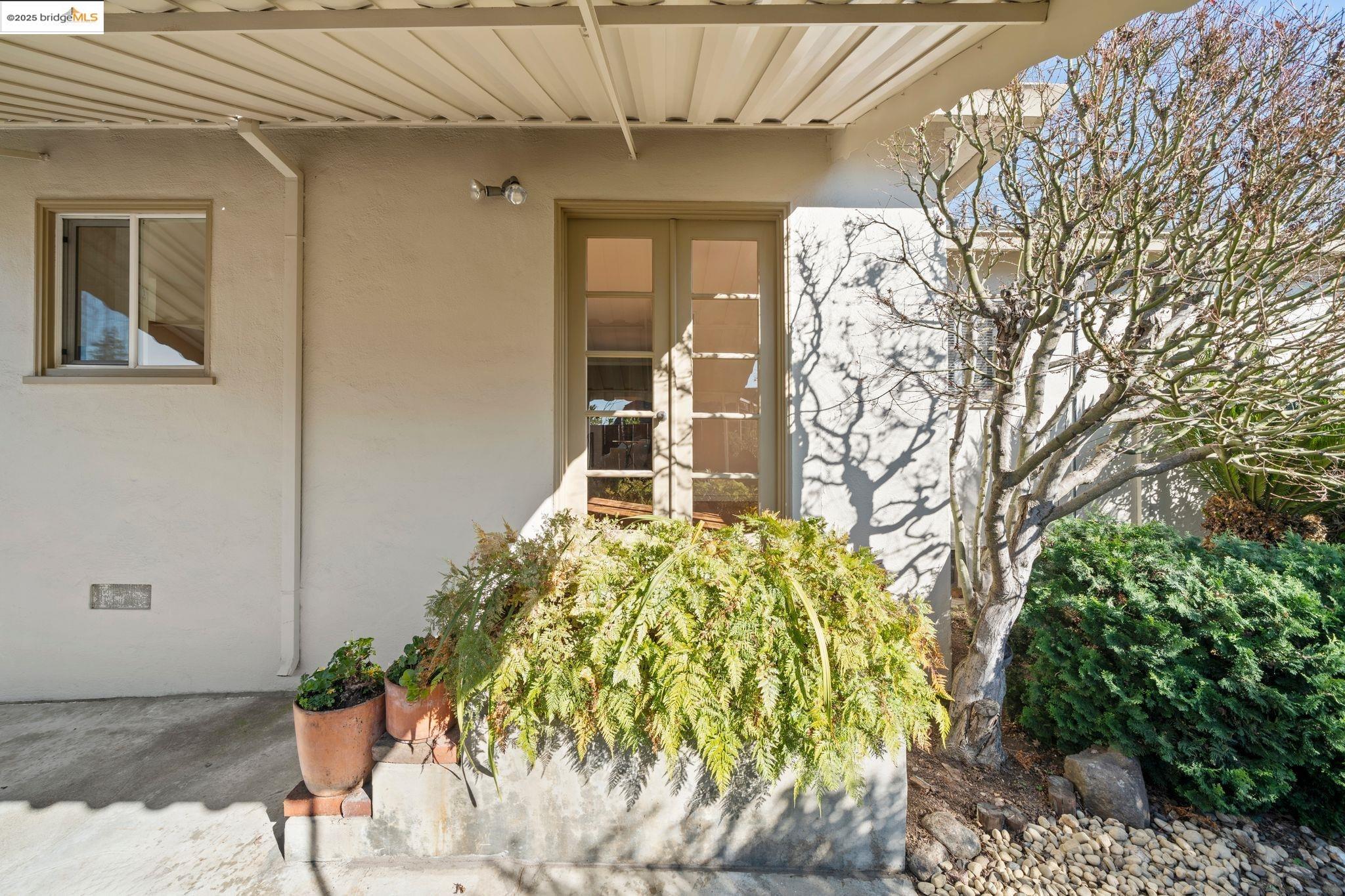 Oakland, California 94619, United States, 3 Bedrooms Bedrooms, ,1 BathroomBathrooms,Residential,Pending,15497