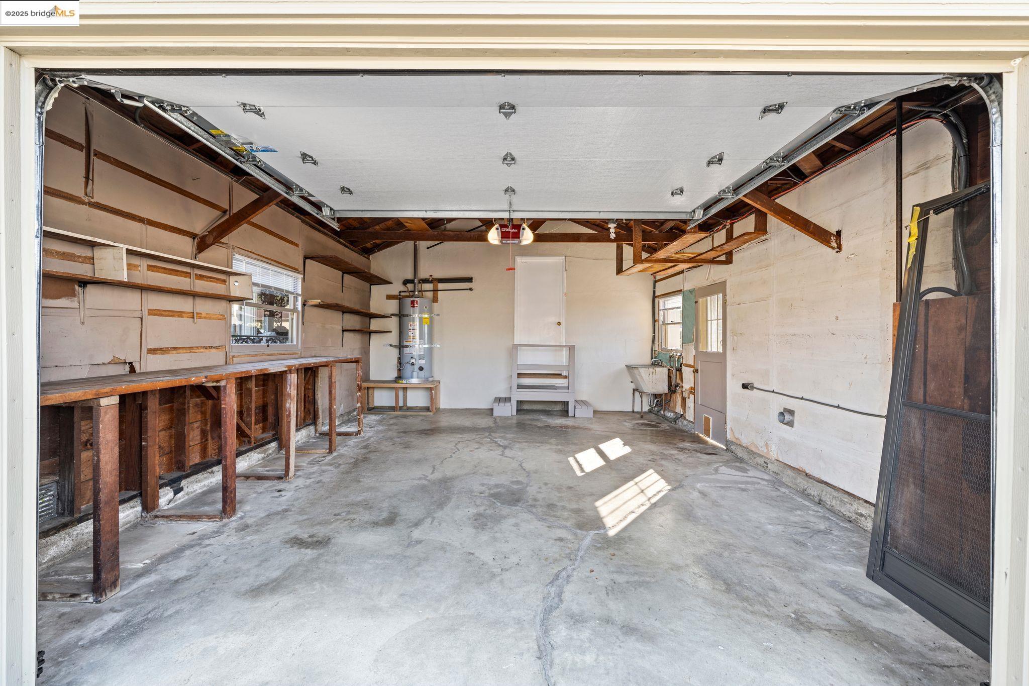 Oakland, California 94619, United States, 3 Bedrooms Bedrooms, ,1 BathroomBathrooms,Residential,Pending,15497