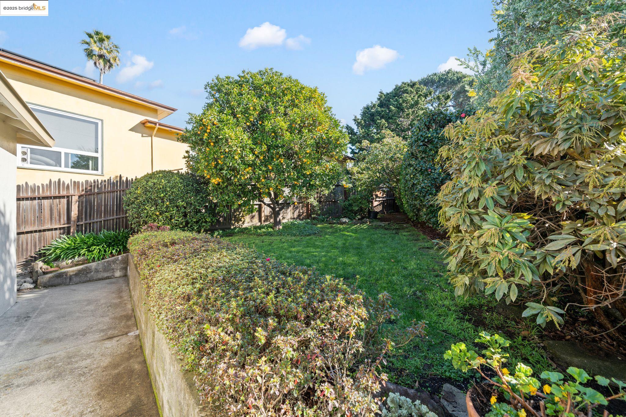 Oakland, California 94619, United States, 3 Bedrooms Bedrooms, ,1 BathroomBathrooms,Residential,Pending,15497