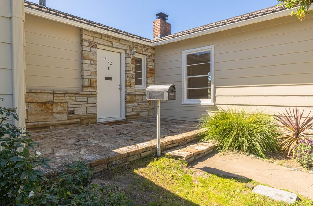 Photo of 665 Hillcrest Avenue, Pacific Grove, CA 93950 (MLS # ML82038589)