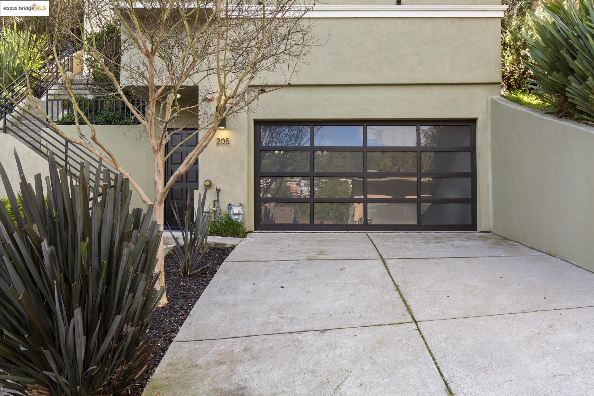 205 Sheridan RD