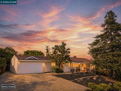 Photo of 143 Montecito Crescent, Walnut Creek, CA 94597 (MLS # 41132912)