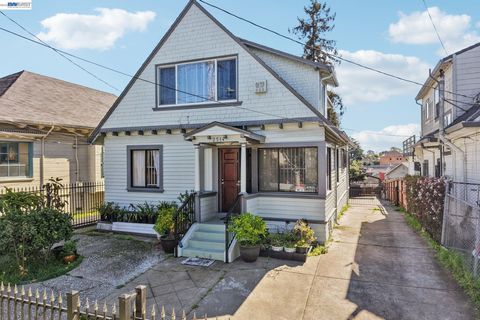 Photo of 2514 21St Ave, Oakland, CA 94606 (MLS # 41125032)