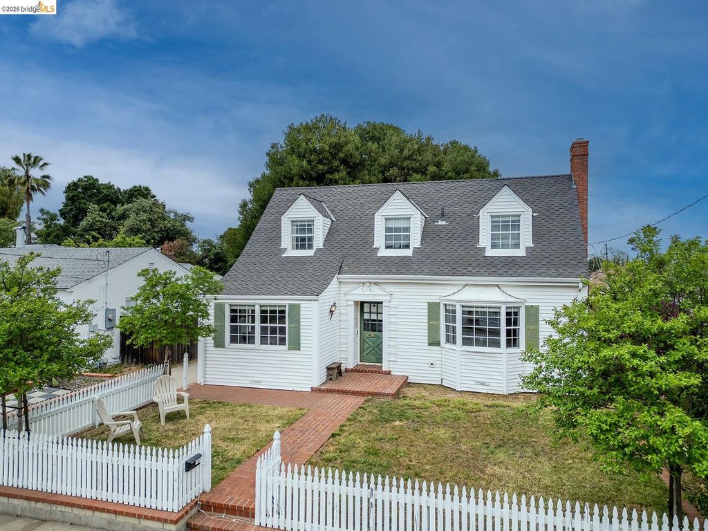 Photo of 30 W 16th Street, Antioch, CA 94509 (MLS # 41129540)