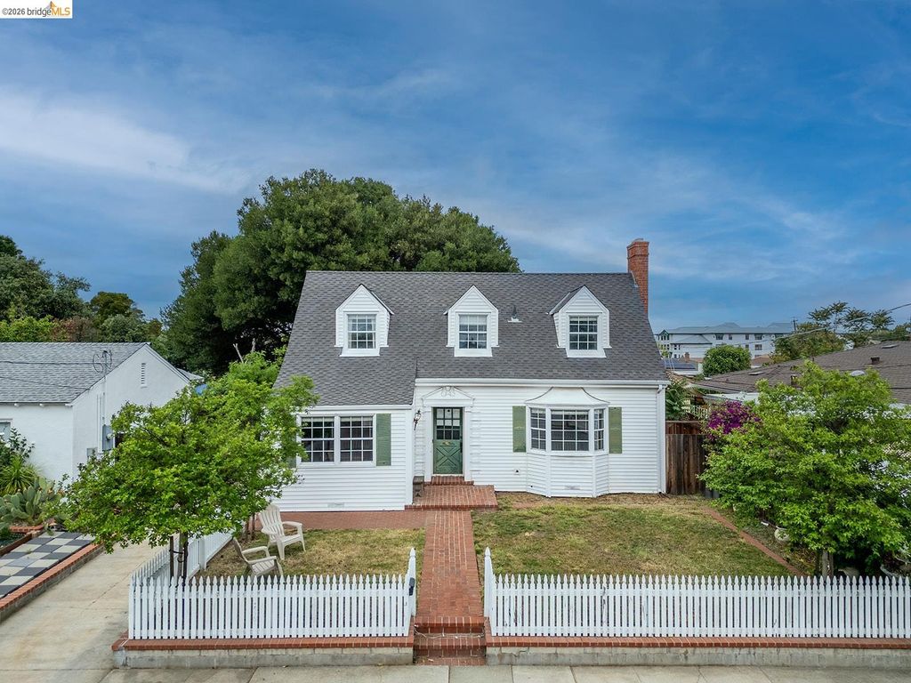 Photo of 30 W 16th Street, Antioch, CA 94509 (MLS # 41129540)